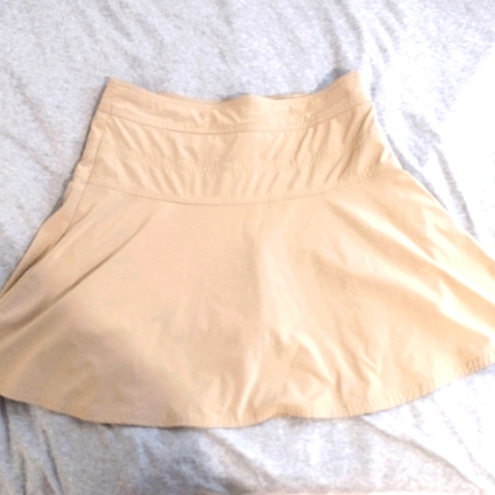 Athleta tan active highrise tennis skirt with built in shorts size 4